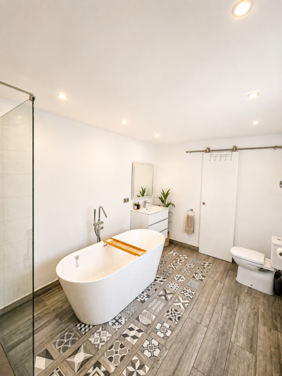 Image No.9-6 Bed House for sale