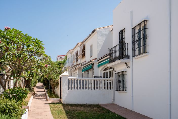 Image No.25-3 Bed Townhouse for sale