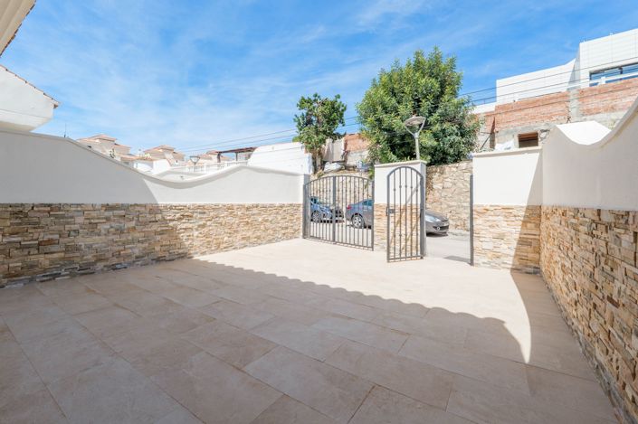 Image No.28-3 Bed Townhouse for sale