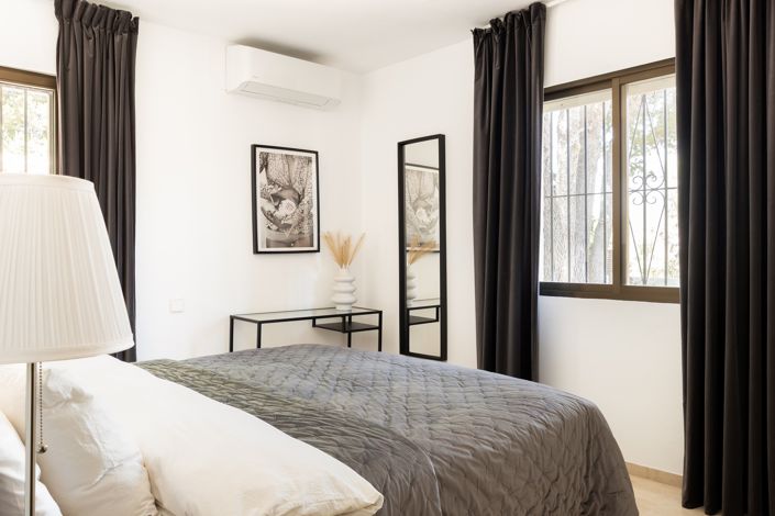 Image No.30-5 Bed House for sale