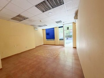 1 - Jaen, Commercial