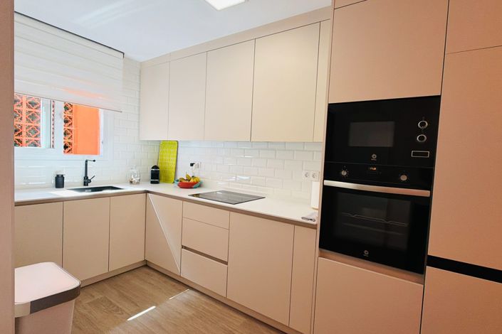 Image No.8-2 Bed House for sale