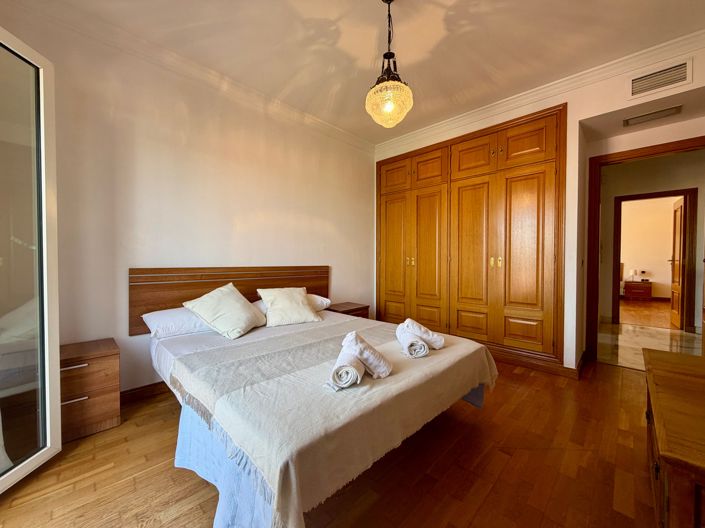 Image No.24-7 Bed House for sale