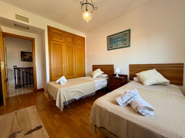 Image No.26-7 Bed House for sale