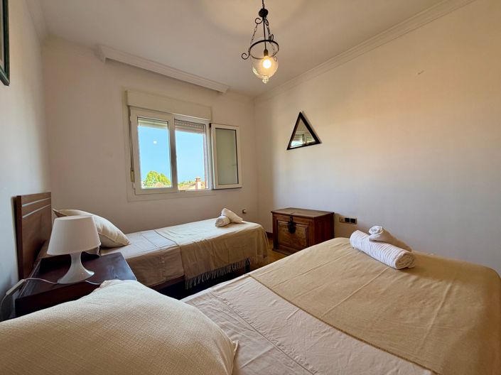 Image No.27-7 Bed House for sale