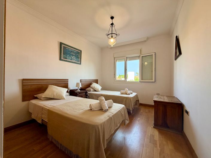 Image No.28-7 Bed House for sale