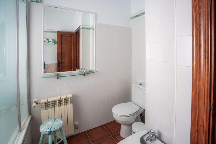 Image No.18-8 Bed Country House for sale