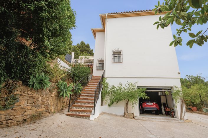Image No.3-8 Bed Country House for sale