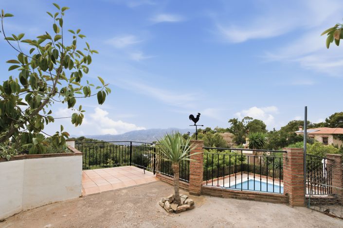 Image No.5-8 Bed Country House for sale