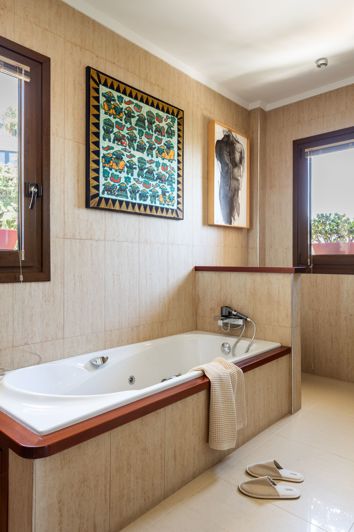 Image No.11-3 Bed House for sale