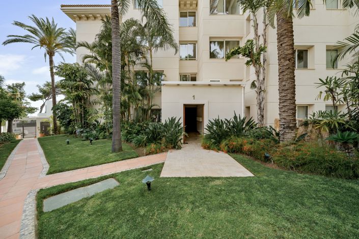 Image No.30-3 Bed Flat for sale