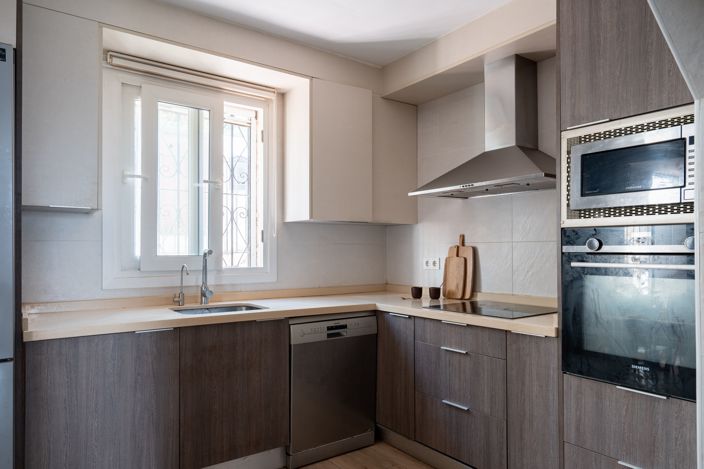 Image No.10-3 Bed House for sale