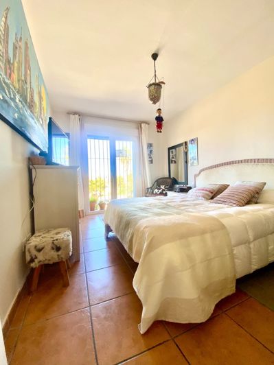 Image No.15-2 Bed Townhouse for sale