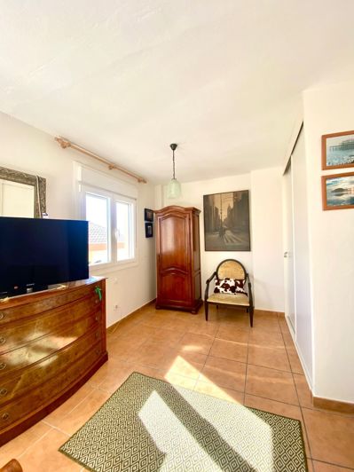 Image No.9-2 Bed Townhouse for sale