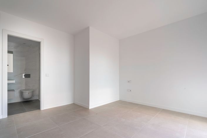 Image No.10-3 Bed Apartment for sale