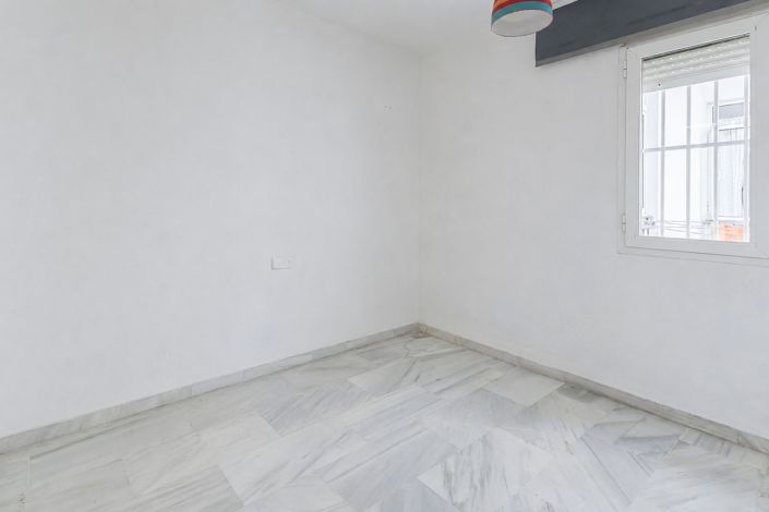 Image No.11-3 Bed Apartment for sale