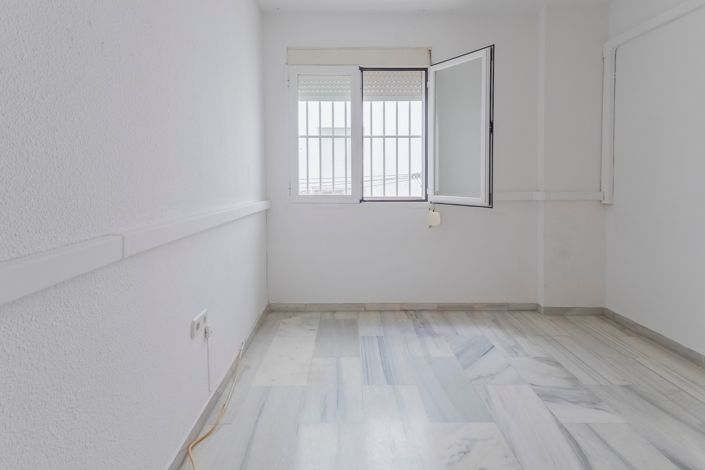 Image No.17-3 Bed Apartment for sale