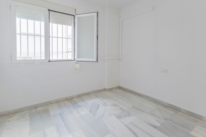 Image No.18-3 Bed Apartment for sale