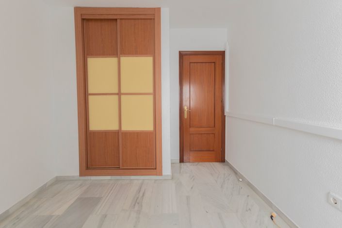 Image No.20-3 Bed Apartment for sale