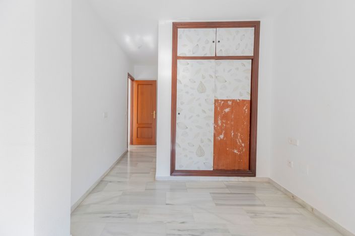 Image No.24-3 Bed Apartment for sale