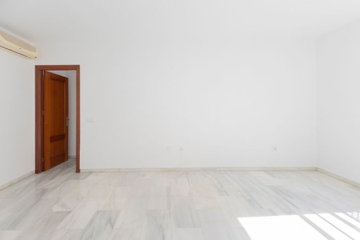 Image No.29-3 Bed Apartment for sale