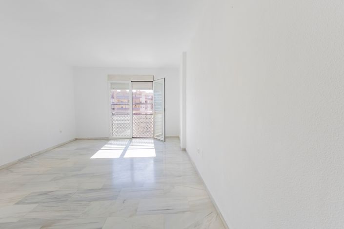 Image No.30-3 Bed Apartment for sale