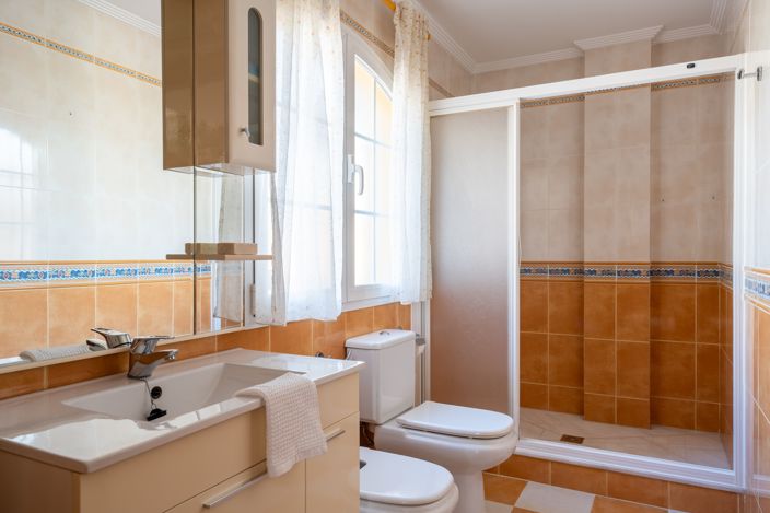 Image No.9-5 Bed Villa for sale
