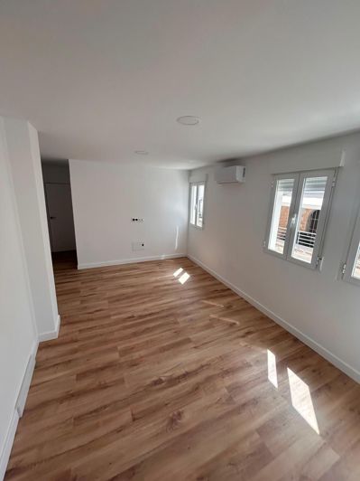 Image No.5-3 Bed Flat for sale