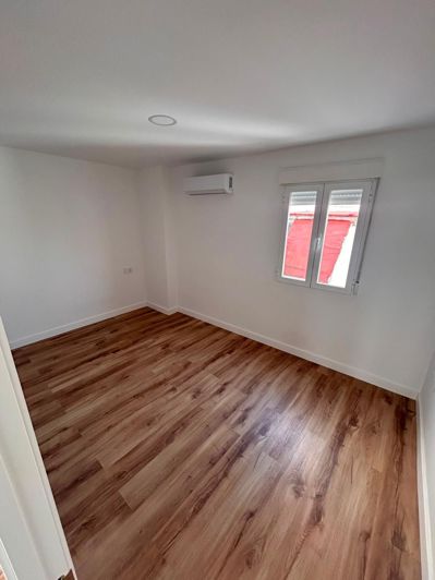 Image No.9-3 Bed Flat for sale