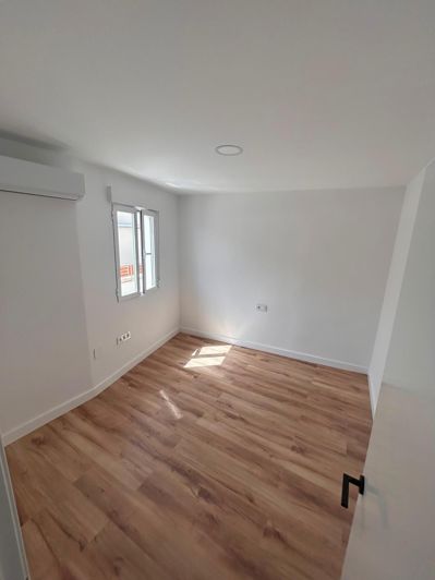 Image No.10-3 Bed Flat for sale