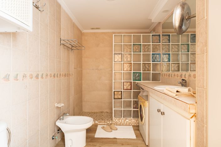 Image No.19-3 Bed House for sale