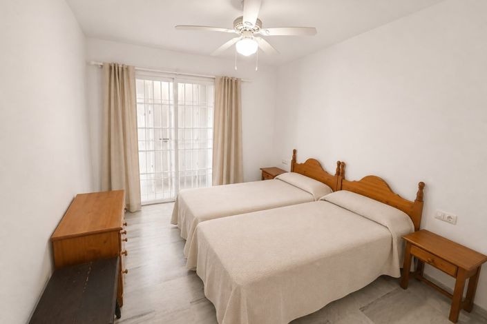 Image No.11-5 Bed Townhouse for sale