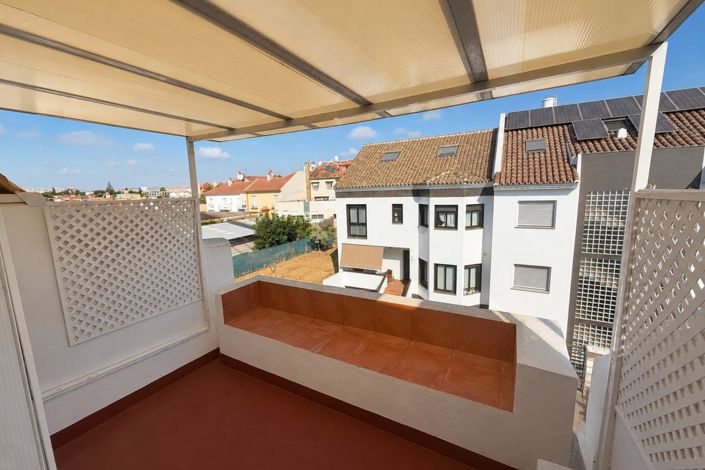 Image No.18-5 Bed Townhouse for sale