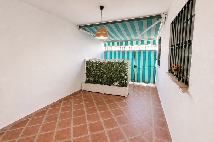 Image No.7-5 Bed Townhouse for sale