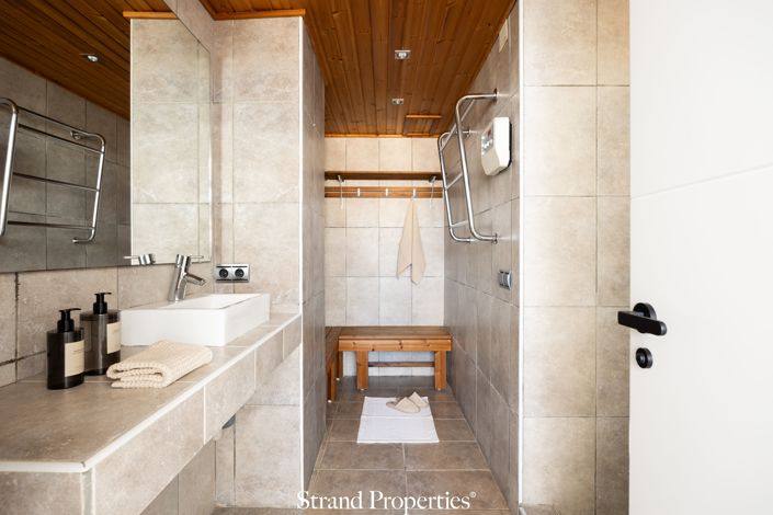 Image No.16-5 Bed House for sale