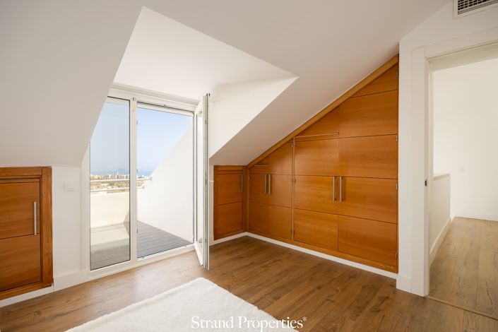 Image No.22-5 Bed House for sale