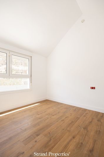 Image No.25-5 Bed House for sale