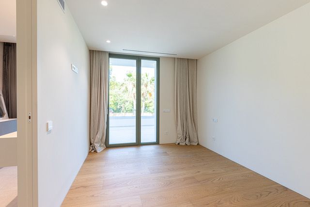 Image No.21-4 Bed House for sale