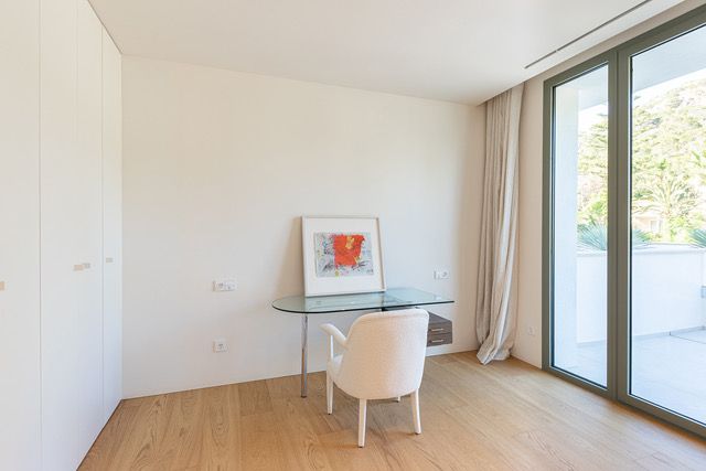 Image No.24-4 Bed House for sale