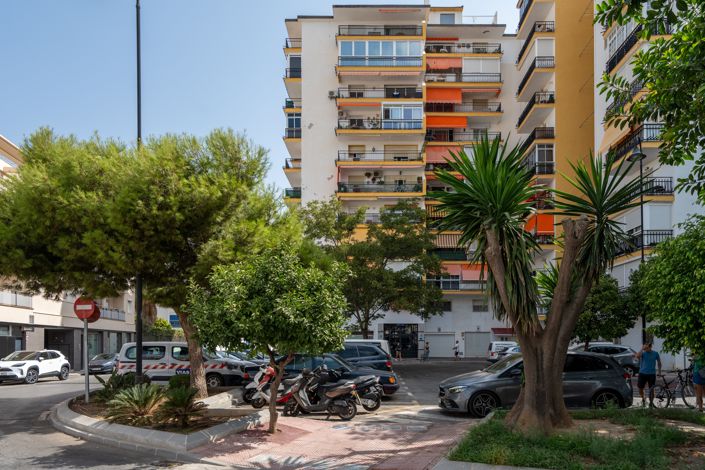 Image No.25-2 Bed Flat for sale