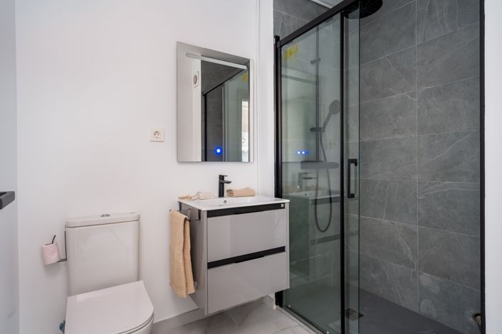 Image No.8-2 Bed Flat for sale