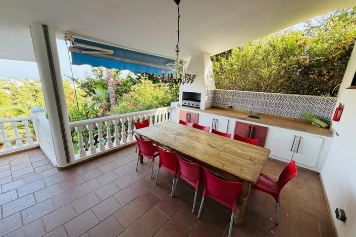 Image No.16-7 Bed House for sale