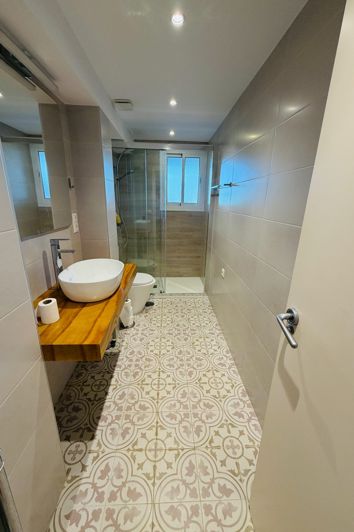 Image No.24-7 Bed House for sale