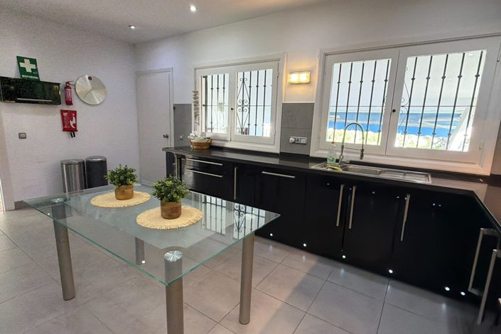 Image No.7-7 Bed House for sale