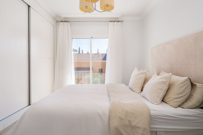 Image No.10-4 Bed Townhouse for sale