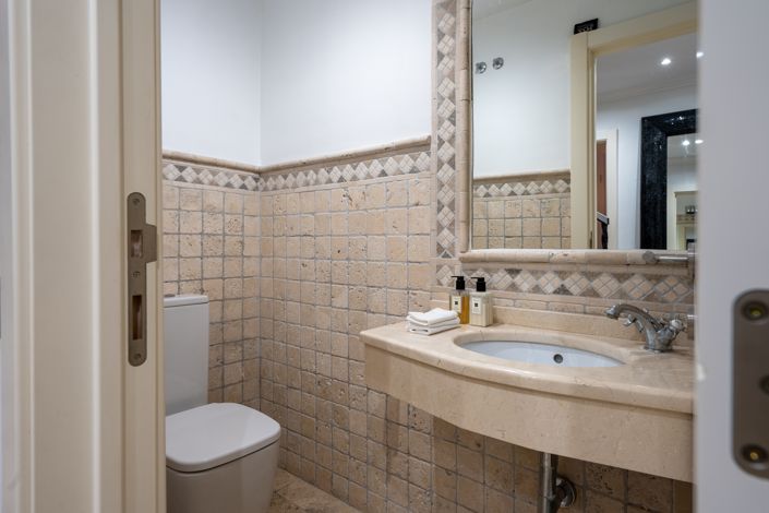 Image No.19-4 Bed Townhouse for sale
