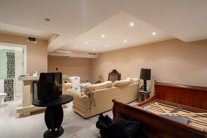 Image No.20-4 Bed Townhouse for sale