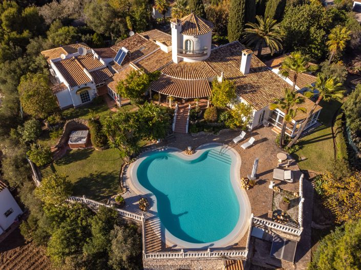 Image No.2-6 Bed Villa for sale