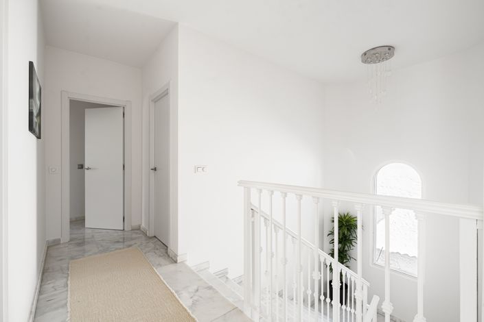 Image No.29-4 Bed House for sale