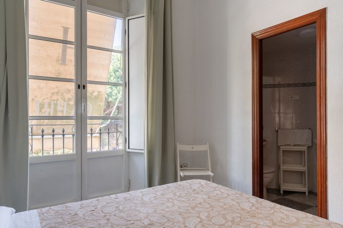 Image No.24-10 Bed Property for sale